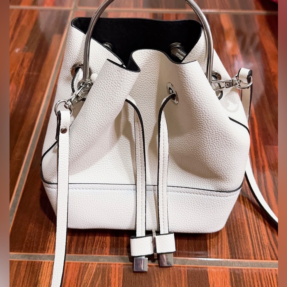 Forever 21 woman bucket bag